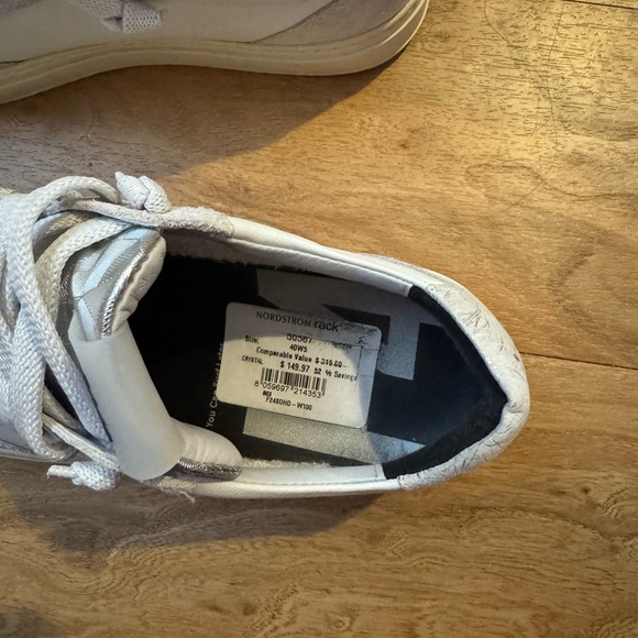 Women’s White Sneakers P448